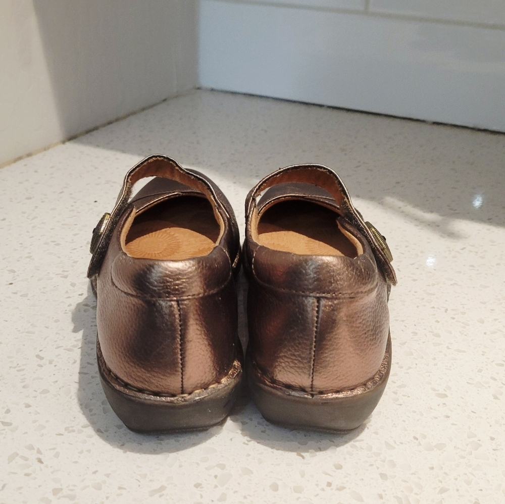 Montana Artisan Crafted Bronze/Brown Leather Mary Jane Shoes | Size 5 - Picture 3 of 7